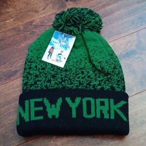 New York Mens OSFA Green Beanie hat NWT